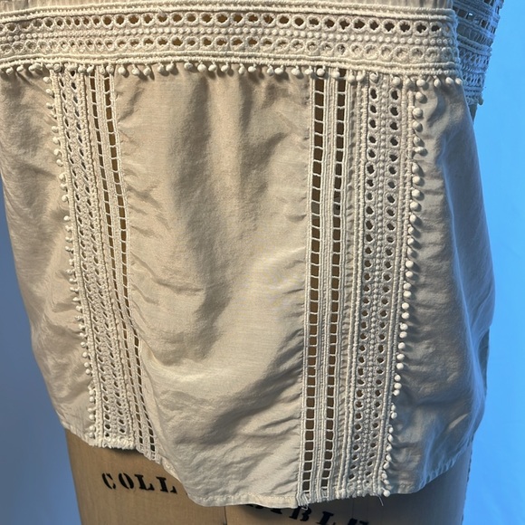 Veronica Beard White Blouse with Lace and Beautiful Embellishment Size 2 - Picture 4 of 15